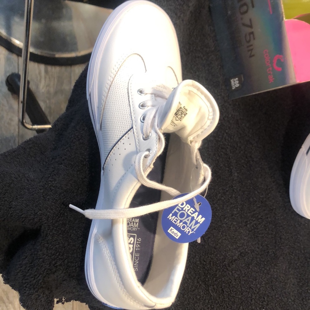 Women’s US size 9 brand new Keds. Never been worn. - Picture 6 of 11